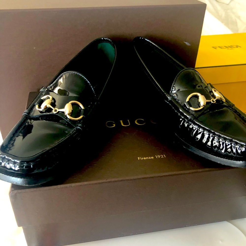 Gucci flat dress shoes